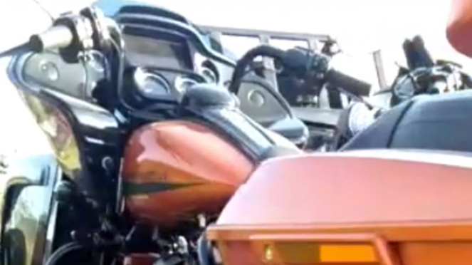 Harley-Davidson Road Glide CVO rusak saat dibawa mobil towing