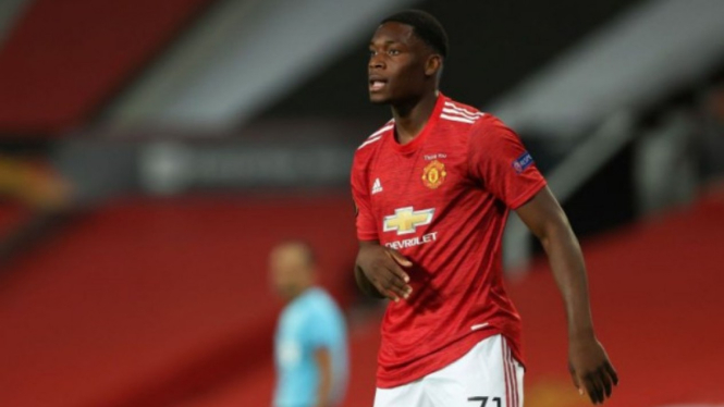 Bek muda Manchester United, Teden Mengi