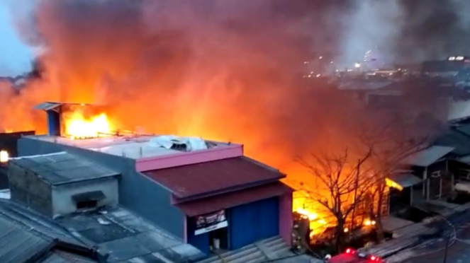 Kebakaran pabrik mebel di Cakung, Jakarta Timur