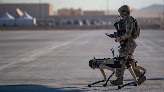 VIVA Militer: Robot Anjing Angkatan Udara Amerika Serikat