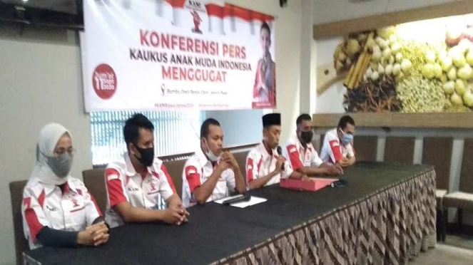 Kaukus Anak Muda Indonesia (KAMI) menyampaikan gugatan ke Din Syamsuddin Cs