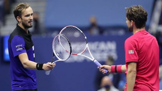 Pertandingan Dominic Thiem (kanan) vs Daniil Medvedev di US Open