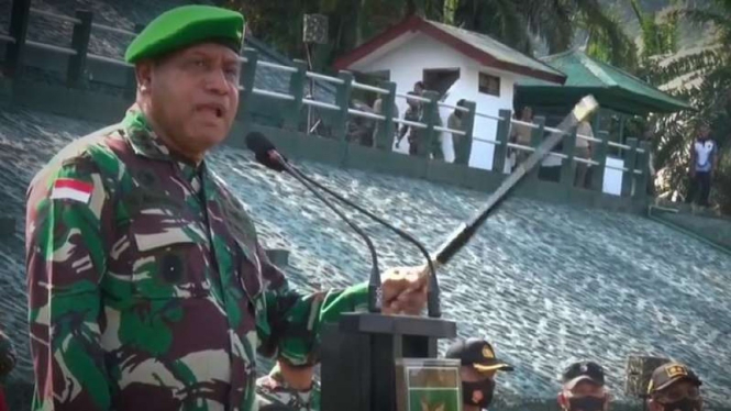 VIVA Militer: Pangdam XVII/Cenderawasih Mayjen TNI Herman Asaribab