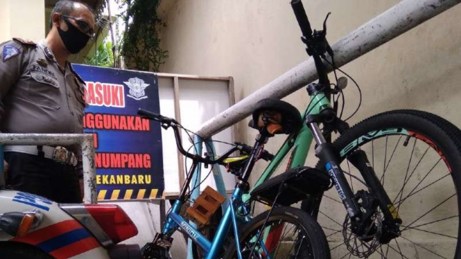 Pesepeda ditabrak mobil Pajero Sport hingga tewas di Pekanbaru.