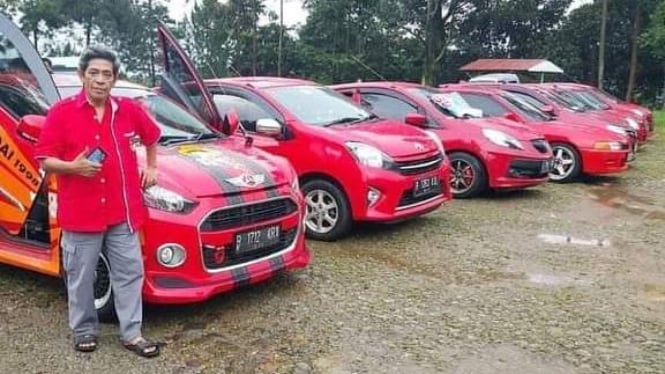 Komunitas mobil merah RCCi (foto dok Nur Terbit)