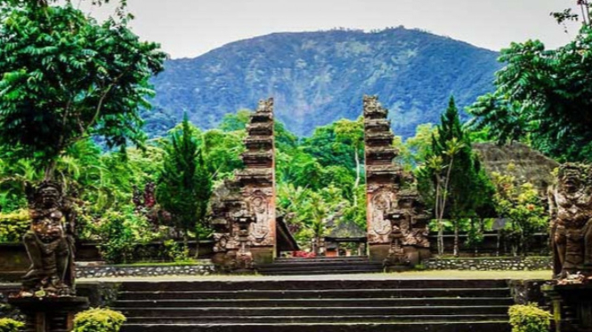 Kemegahan Pura  Luhur Batukaru  di  Tabanan Bali 