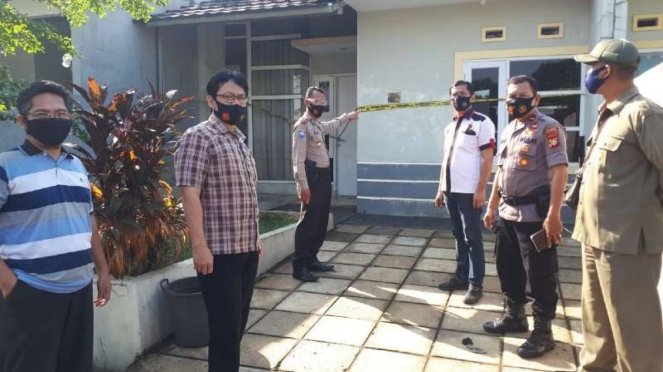 Sebuah rumah di Claster Jamrud, Kota Depok, Jawa Barat, mendadak jadi sorotan karena diduga berhubungan dengan kasus mutilasi di Apartemen Kalibata City, Jakarta Selatan.