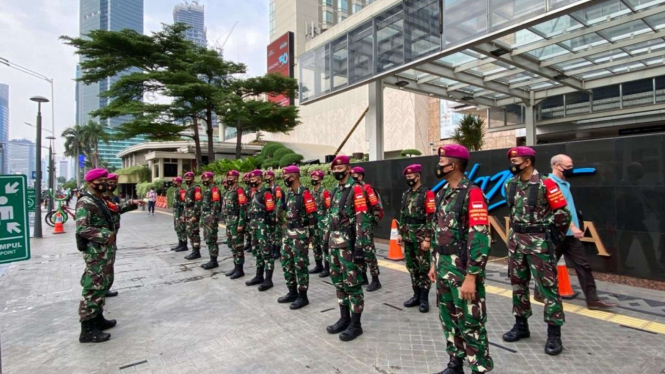VIVA Militer: Pasukan Marinir Ikut Perketat PSBB di Jakarta