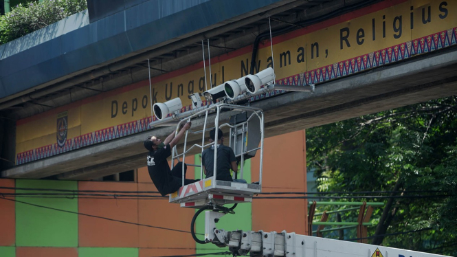 Pemasangan Kamera E-Tilang di Depok