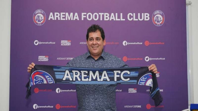 Pelatih Arema FC, Carlos Carvalho de Oliveira