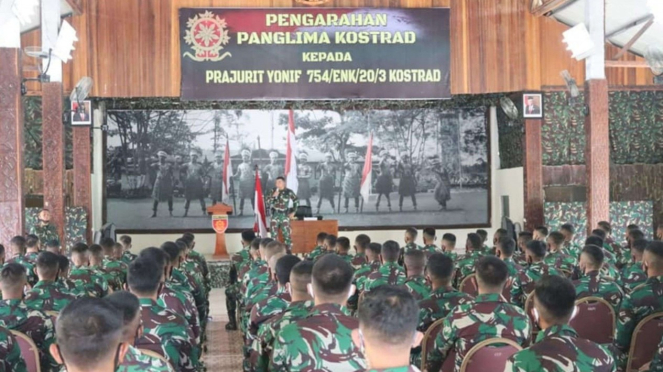 VIVA Militer: Pangkostrad Letjen TNI Eko Margiyono Kunjungi Markas Yonif 754