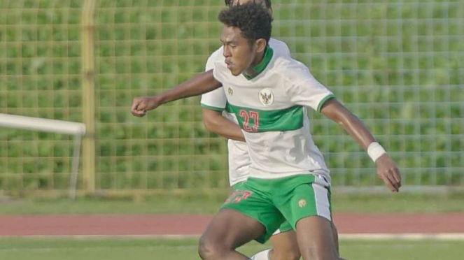 El jugador de la selección nacional menor de 19 años de Indonesia, Braif Fatari. 