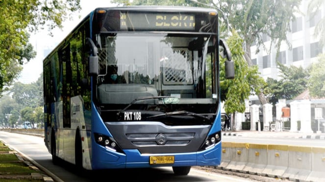 La polizia arresta l’autore del lancio di pietre contro l’autobus TransJakarta a Lenteng Agung