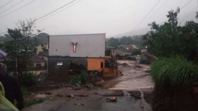 Banjir bandang di Cicurug, Sukabumi 