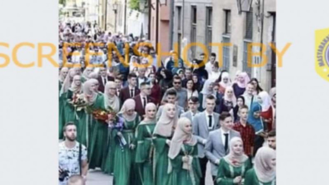 Tangkapan layar (screen shot) akun Facebook yang mengunggah foto yang diklaim sebagai upacara wisuda 4.000 siswa penghapal Alquran di Sarajevo, Bosnia.