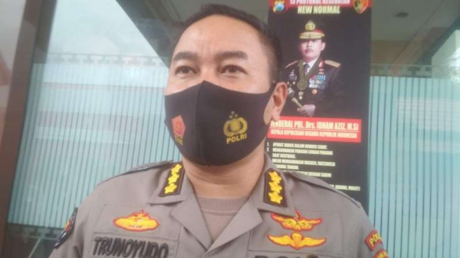 Kepala Bidang Hubungan Masyarakat Polda Jatim Komisaris Besar Polisi Trunoyudo Wisnu Andiko