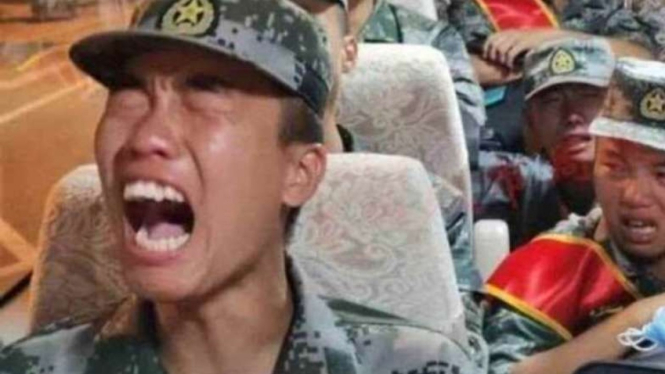 VIVA Militer: Tentara China menangis saat dikerahkan ke zona perang India.