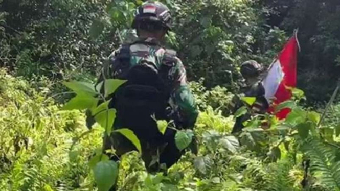 VIVA Militer: Prajurit TNI di rimba Papua.