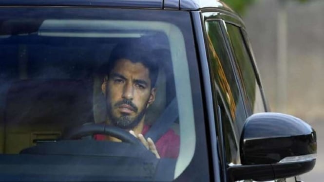Luis Suarez sesaat setelah berpamitan dengan Barcelona