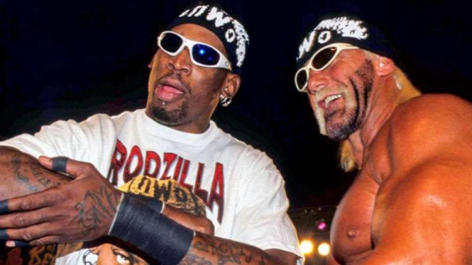 Dennis Rodman bersama Hulk Hogan