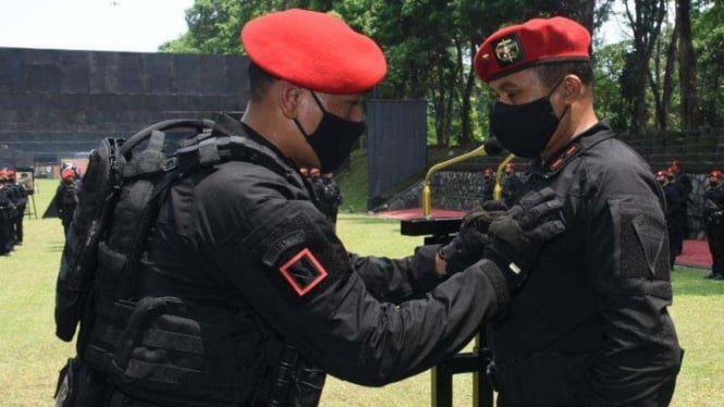 VIVA Militer: Danjen Kopassus, Brigjen TNI Mohamad, mendapat Brevet Anti Teror 