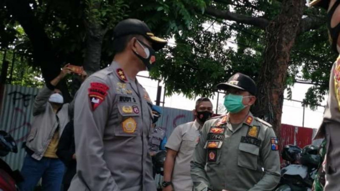 Kepala Kepolisian Daerah Jawa Barat Irjen Pol Rudy Sufahriadi saat memimpin inspeksi mendadak gabungan pelaksanaan Operasi Yustisi Protokol Kesehatan di Kota Bogor, Jumat, 25 September 2020.