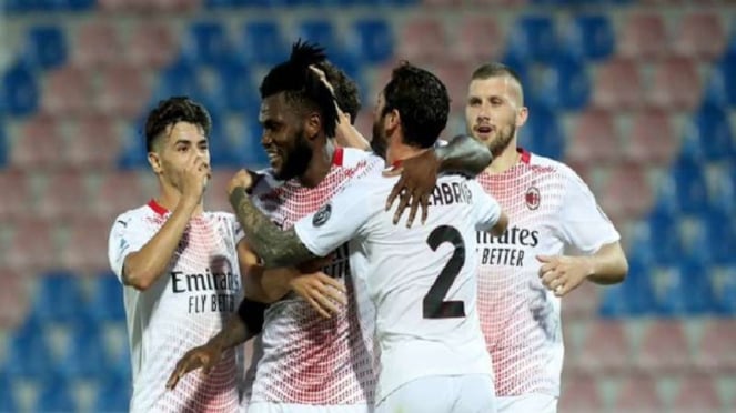 AC Milan rayakan gol ke gawang Crotone