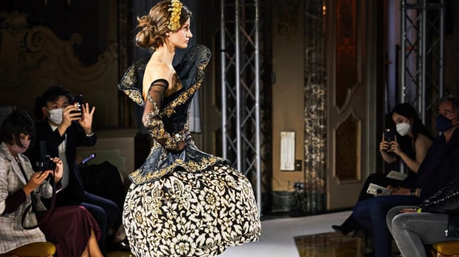 Cantik Batik Modern Akulturasi Indonesia Eropa di Milan 