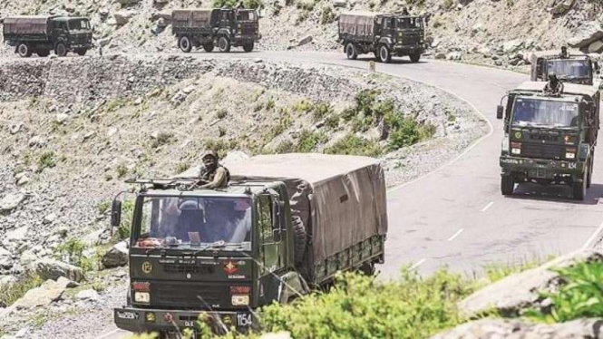 VIVA Militer: Konvoi kendaraan Angkatan Bersenjata India (BSS)