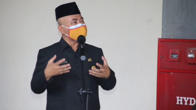  Wali Kota Bekasi, Rahmat Effendi.