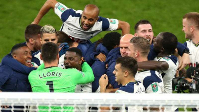 Pemain Tottenham Hotspur rayakan kemenangan atas Chelsea