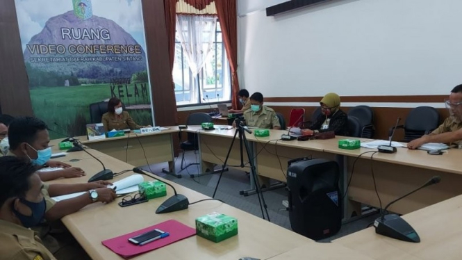Sekda Kabupaten Sintang Yosepha Hasnah memimpin rapat persiapan apel bersama ASN