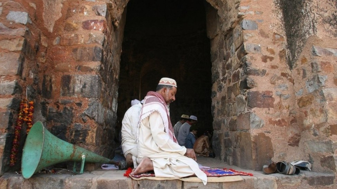 Sebagian besar umat Muslim di India bekerja di sektor informal. (AFP via BBC Indonesia)