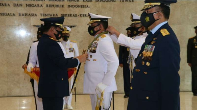 VIVA Militer: Panglima TNI sematkan Bintang Kehormatan untuk KSAL dan KSAU 
