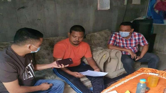 Pengunggah foto Wapres Ma'ruf Amin dengan Kakek Sugiono (baju oranye) ditangkap