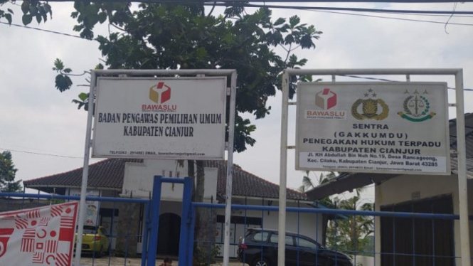 Kantor Bawaslu Cianjur, Jawa Barat (2/10)