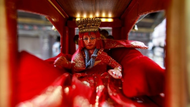 Miniatur dewi Kumari yang disembah umat Budha dan Hindu.-Reuters
