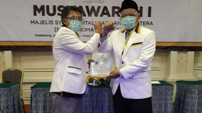 Ahmad Syaikhu (kanan) gantikan Sohibul Iman (kiri) Jadi Presiden PKS 2020-2025