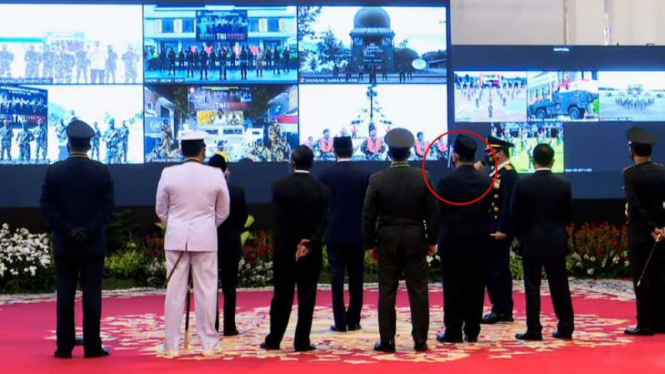 VIVA Militer: Letjen (purnawirawan) Prabowo saat dampingi Presiden di HUT TNI 75