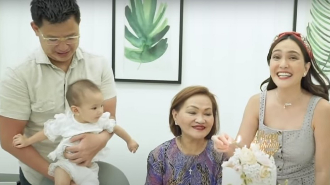 Shandy Aulia bersama ibu, suami dan anaknya