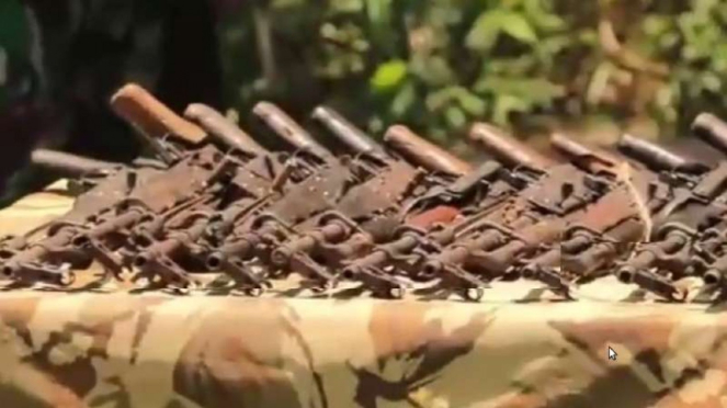 VIVA MIliter : Senjata milisi Afrika berhasil diamankan Satgas TNI INDO RDB