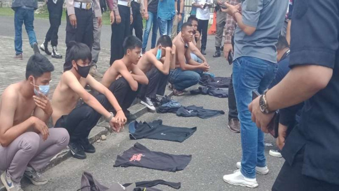 Pendemo UU Cipta Kerja di Sumsel ditangkap karena bawa bom molotov