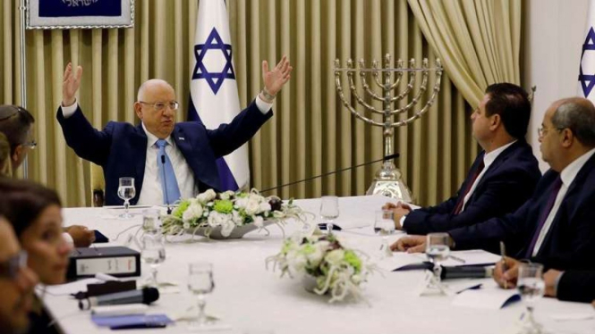 VIVA Militer: Presiden Israel, Reuven Rivlin (kiri)