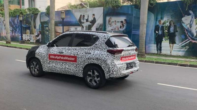 Mobil baru Kia Sonet diuji jalan di Jakarta