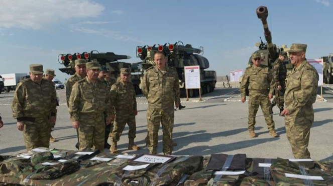 VIVA Militer: Presiden Azerbaijan, Ilham Aliyev (tengah)