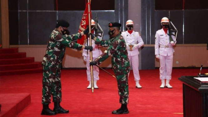 VIVA Militer : Panglima TNI pimpin upacara Sertijab Kapuspen TNI