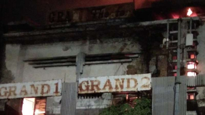 Bioskop Grand Theater, Pasar Senen dibakar