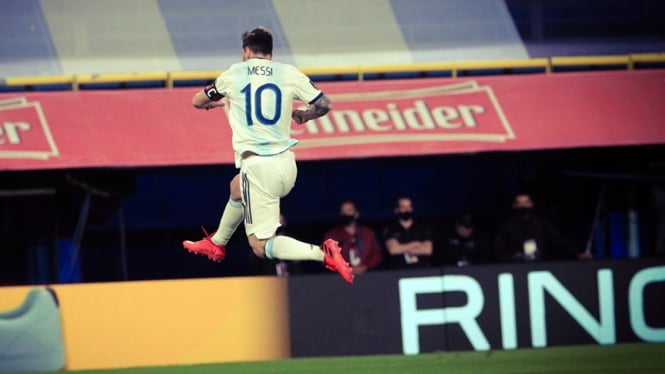 Lionel Messi cetak gol saat Argentina melawan Ekuador