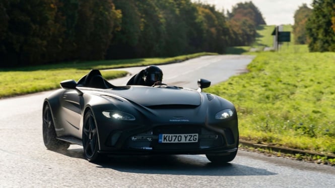 Menyetir Mobil  Sport  Aston  Martin  Ini Rasanya Kayak Naik Motor