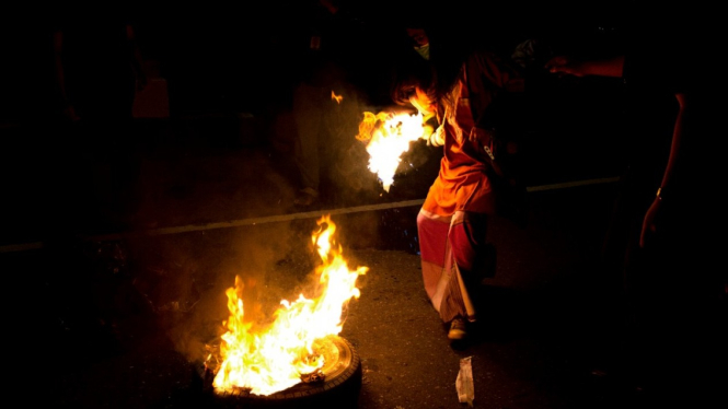 Demonstran di Padang nyaris terbakar